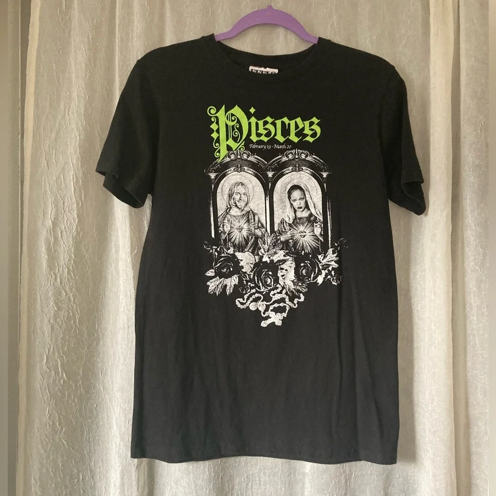 Tshirt- Kurt Cobain Rhianna Pisces Grunge Alternative
